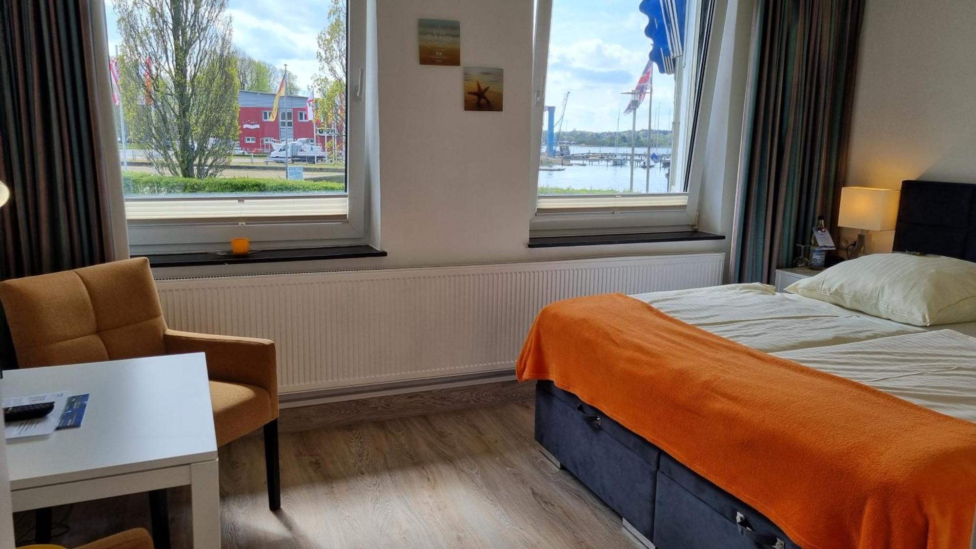 Akzent Hotel Strandhalle Шлезвіг Екстер'єр фото